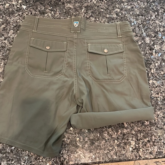 Kuhl shorts womens 10 fits like 8 olive green excellent - Picture 2 of 7